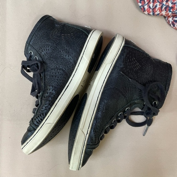 UGG Blaney Leather Zipper High Top Sneaker - Picture 10 of 10